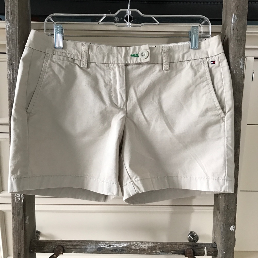 Tommy Hilfiger Women’s Khaki Chino Shorts Size 4